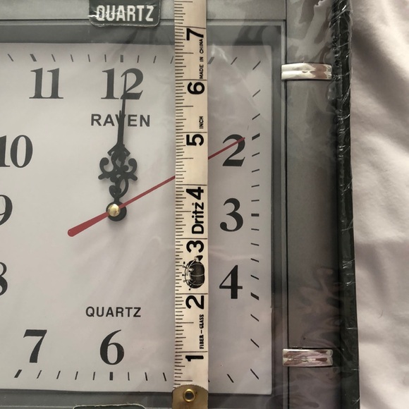 NIB Wall Clock that looks like a watch face - Picture 7 of 8